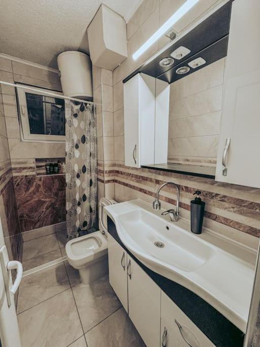City Center Apartment Gjakova Buitenkant foto